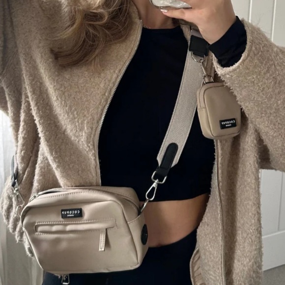 cocopup London 🤎 - Dog Walking Caramel Latte Bag - Picture 9 of 9